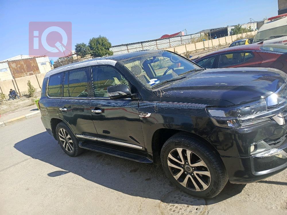 تويوتا لاندكروزر